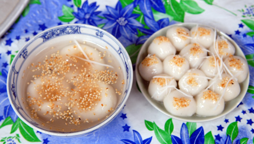Banh troi” et “banh chay” (gateaux de riz gluant sucrés)